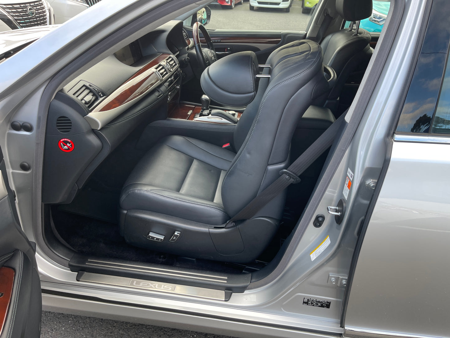 2015 Lexus LS460 AWD V8 4.6L Version L Premium Luxury Sedan, VIN 6ZZF0USF455026073 (#6073)