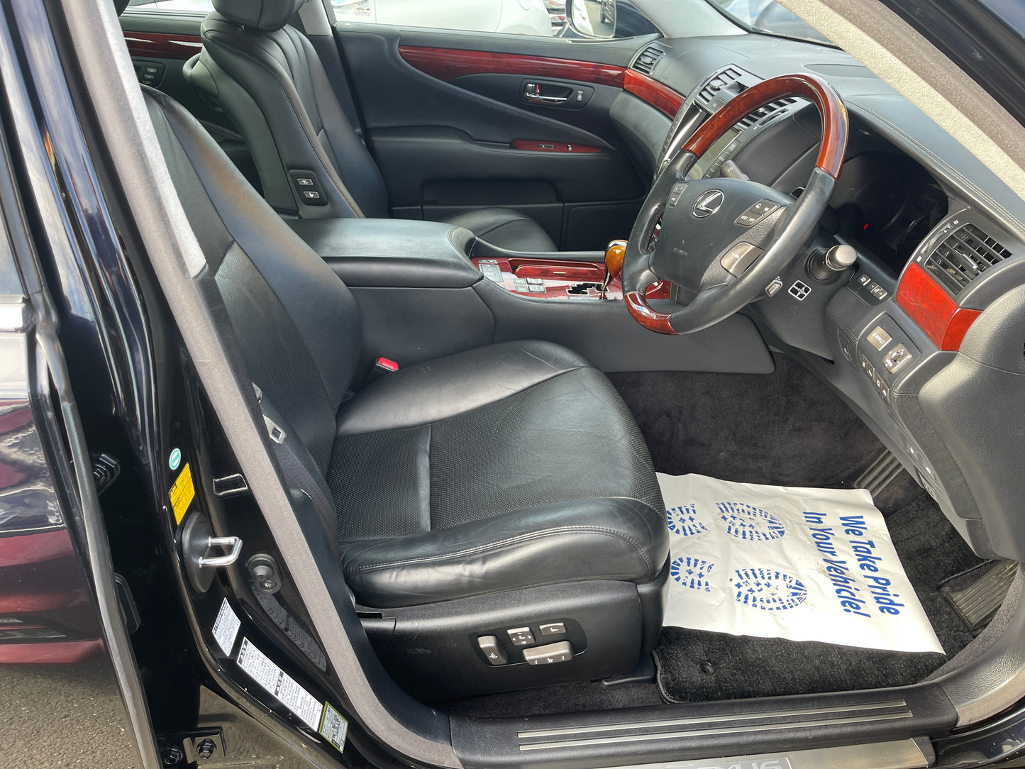 2007 Lexus LS600hL AWD V8 5.0L Sun Roof Separate Rear Seats Package Luxury Sedan, VIN 6ZZ70UVF465001794 (#1794)