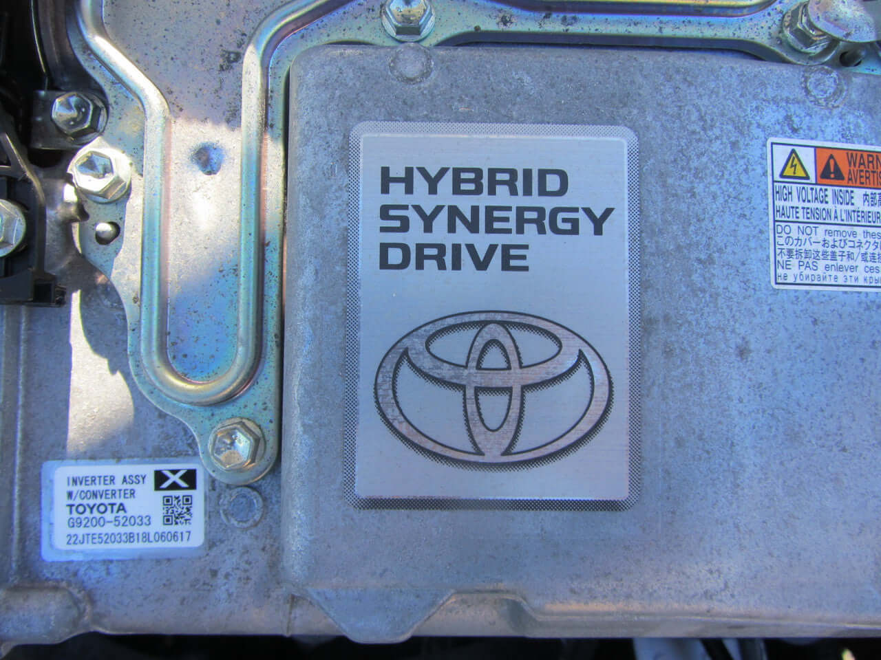 Hybrid Synergy Drive emblem on 2019 Toyota Corolla Fielder Hybrid 1.5L engine compartment.