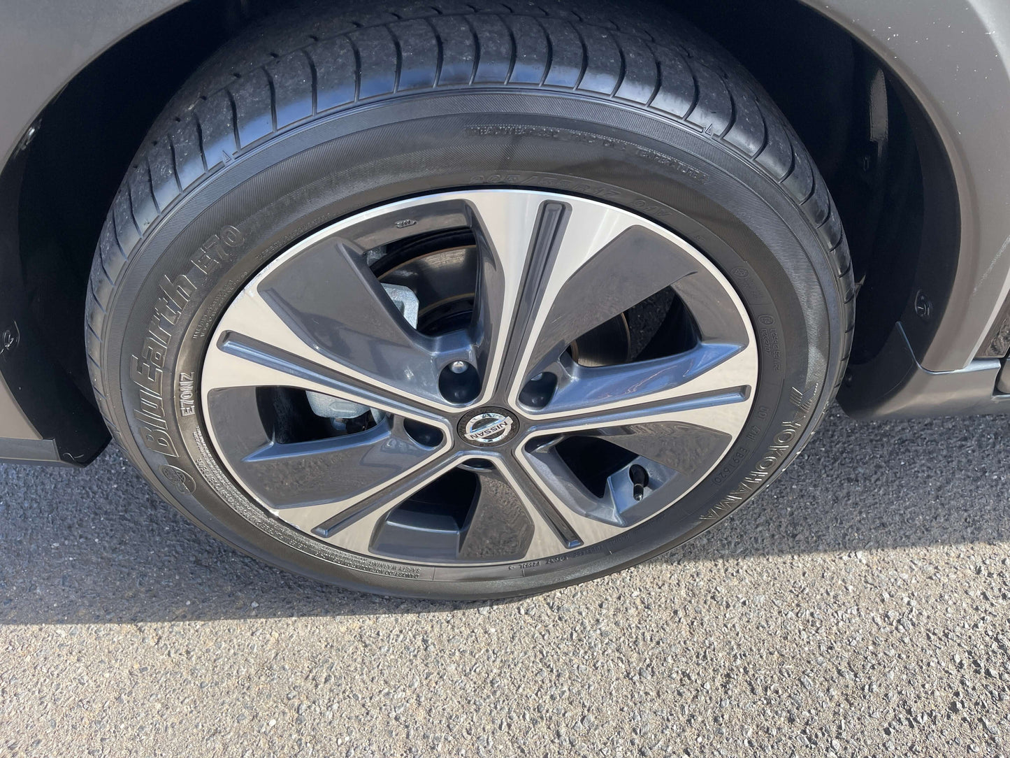 Close-up of the 2020 Nissan Kicks e-Power X Edition wheel and tire, showcasing its stylish design and condition.