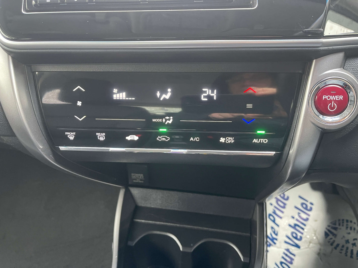 Interior controls of 2015 Honda Grace 1.5 Hybrid DX Sedan featuring climate settings and infotainment options.