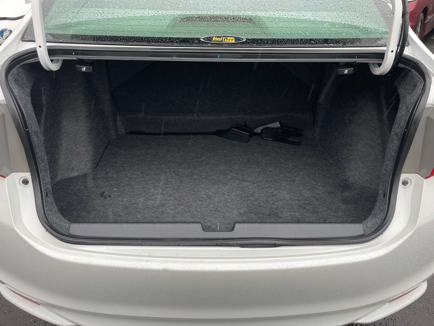 Spacious trunk of the 2015 Honda Grace 1.5 Hybrid DX sedan, showcasing ample storage capacity.