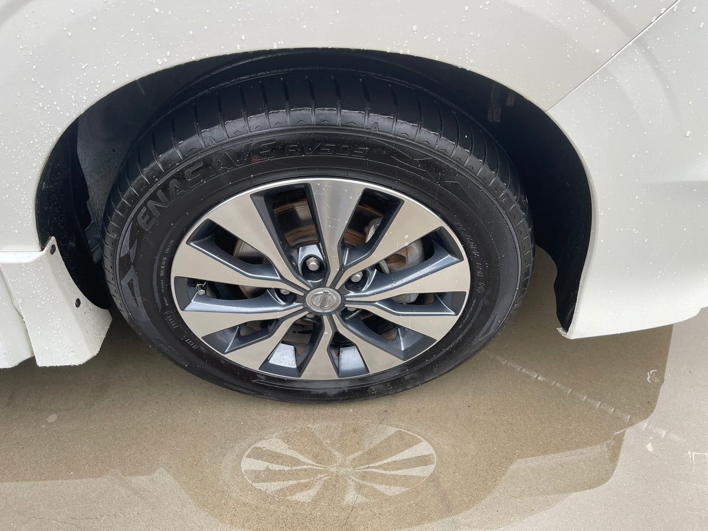2016 Nissan Serena 2.0L S-Hybrid Highway Star ProPilot Edition 8 seats, VIN 6ZZG00GFC27010872 (#0872)