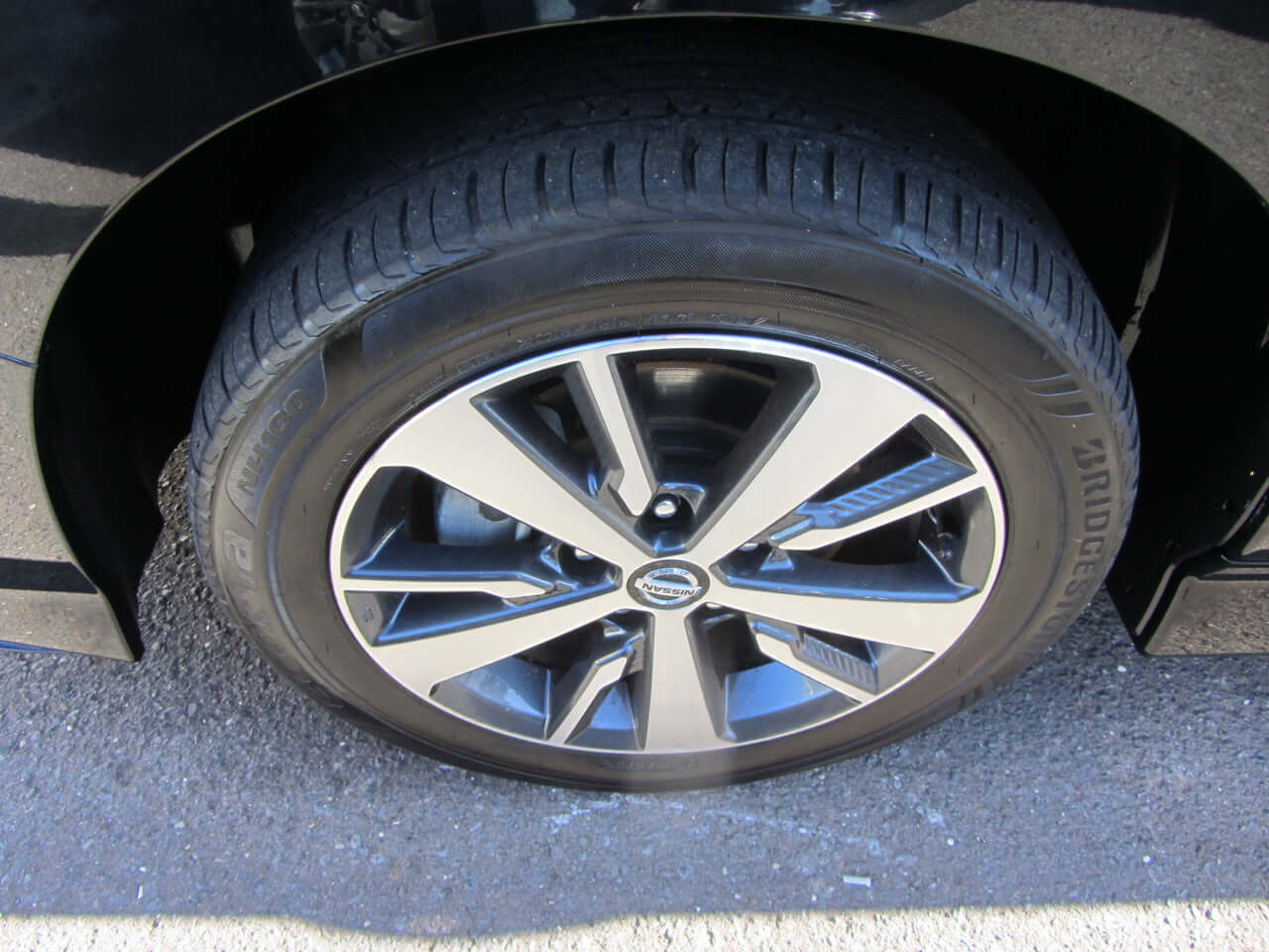 2019 Nissan Leaf e+ 62kW X-Edition Full Electric wheel design with alloy rims and tire.