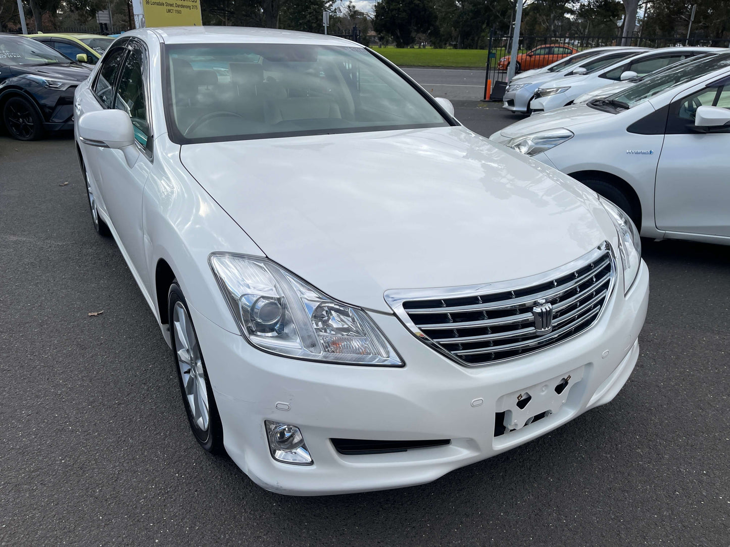 2008 Toyota Crown V6 3.0L Royal Saloon Luxury Sedan, front view, parked with low mileage of 49544 km.