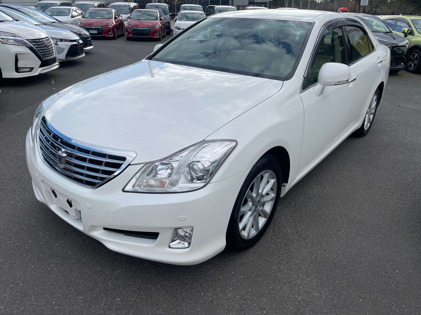 2008 Toyota Crown V6 3.0L Royal Saloon Luxury Sedan in white, showcasing its sleek design and shiny exterior.