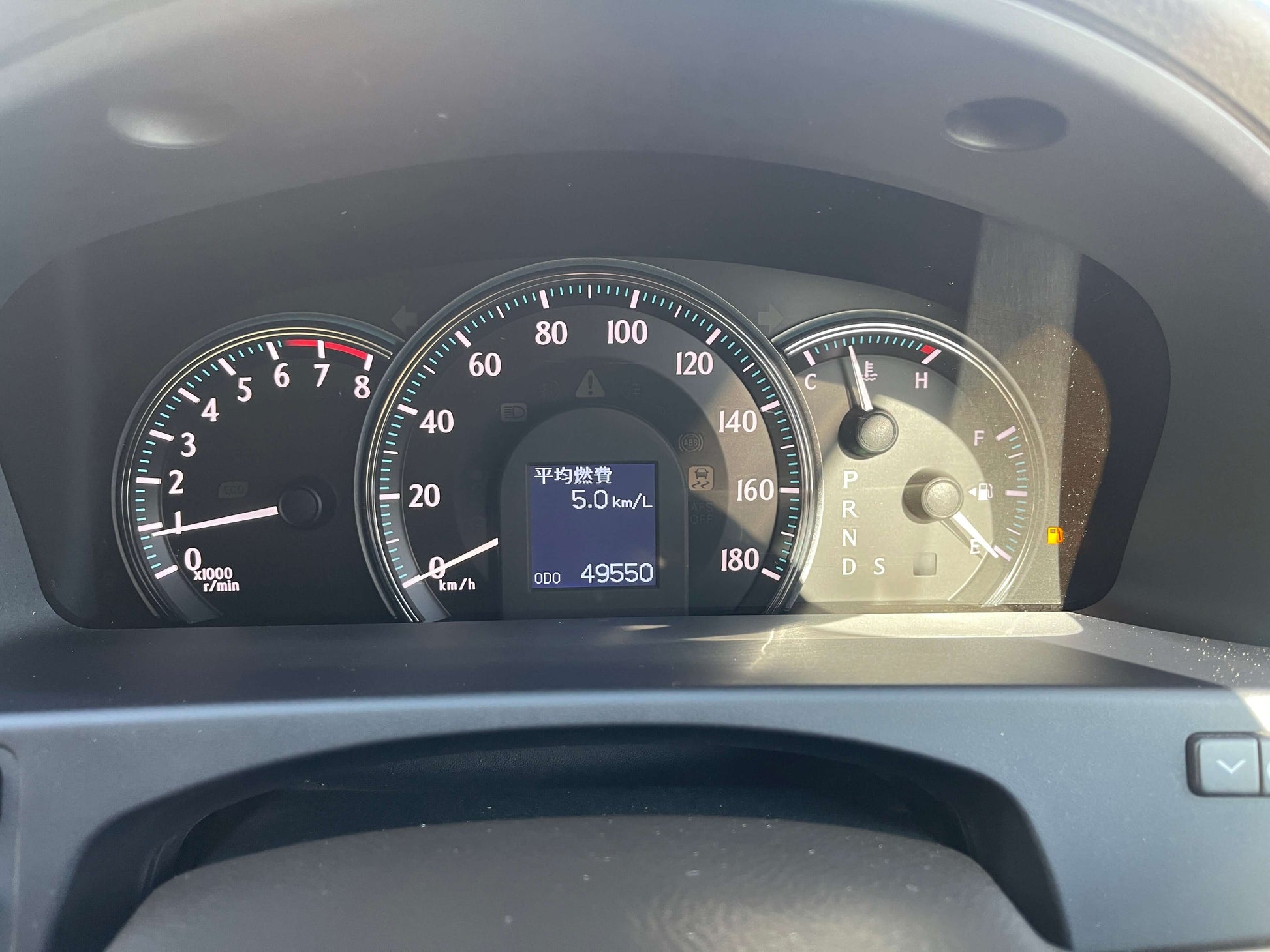 2008 Toyota Crown V6 3.0L dashboard showing mileage of 49550 km and various gauges.