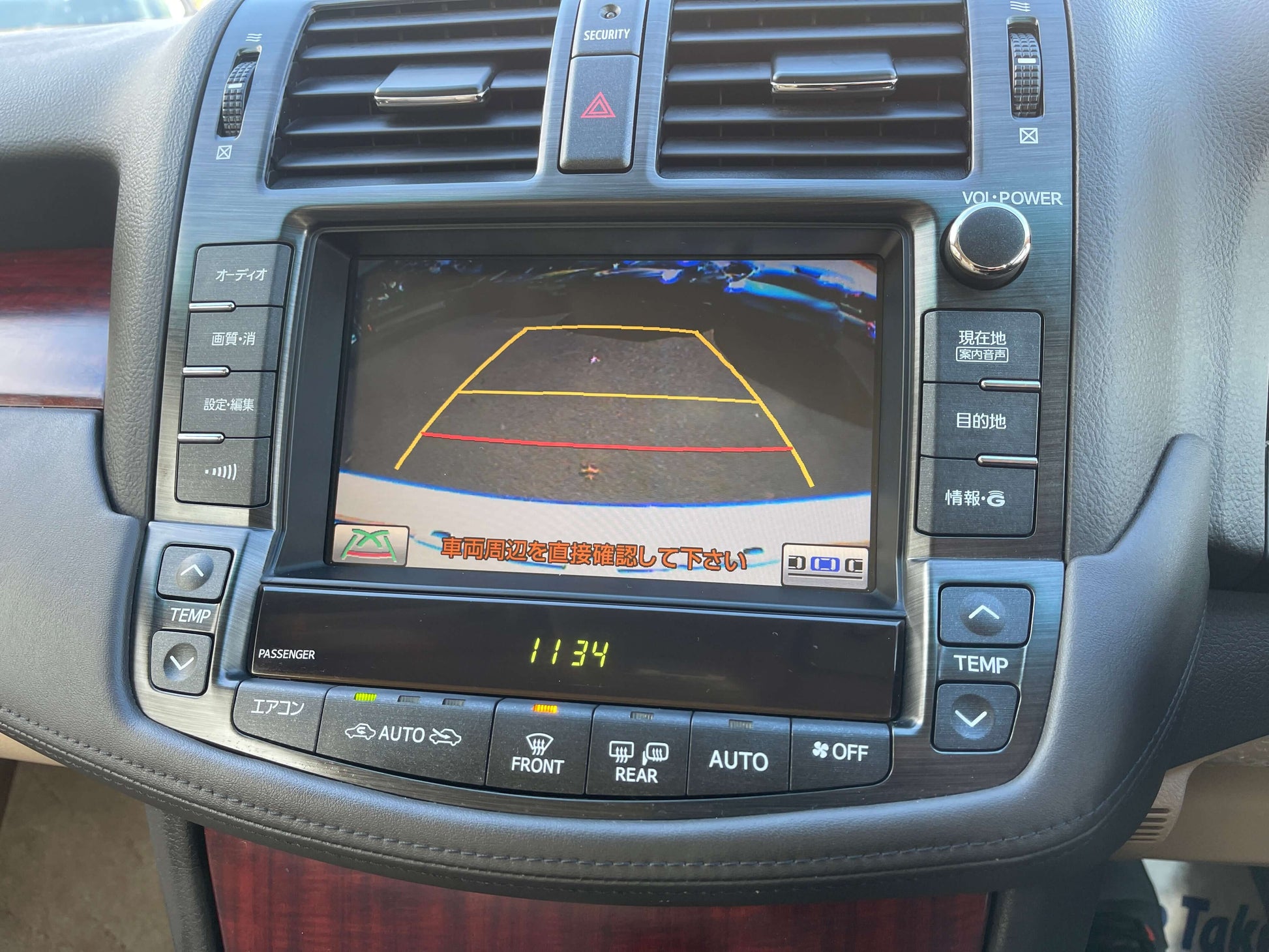 2008 Toyota Crown V6 3.0L dashboard with rearview camera display and controls