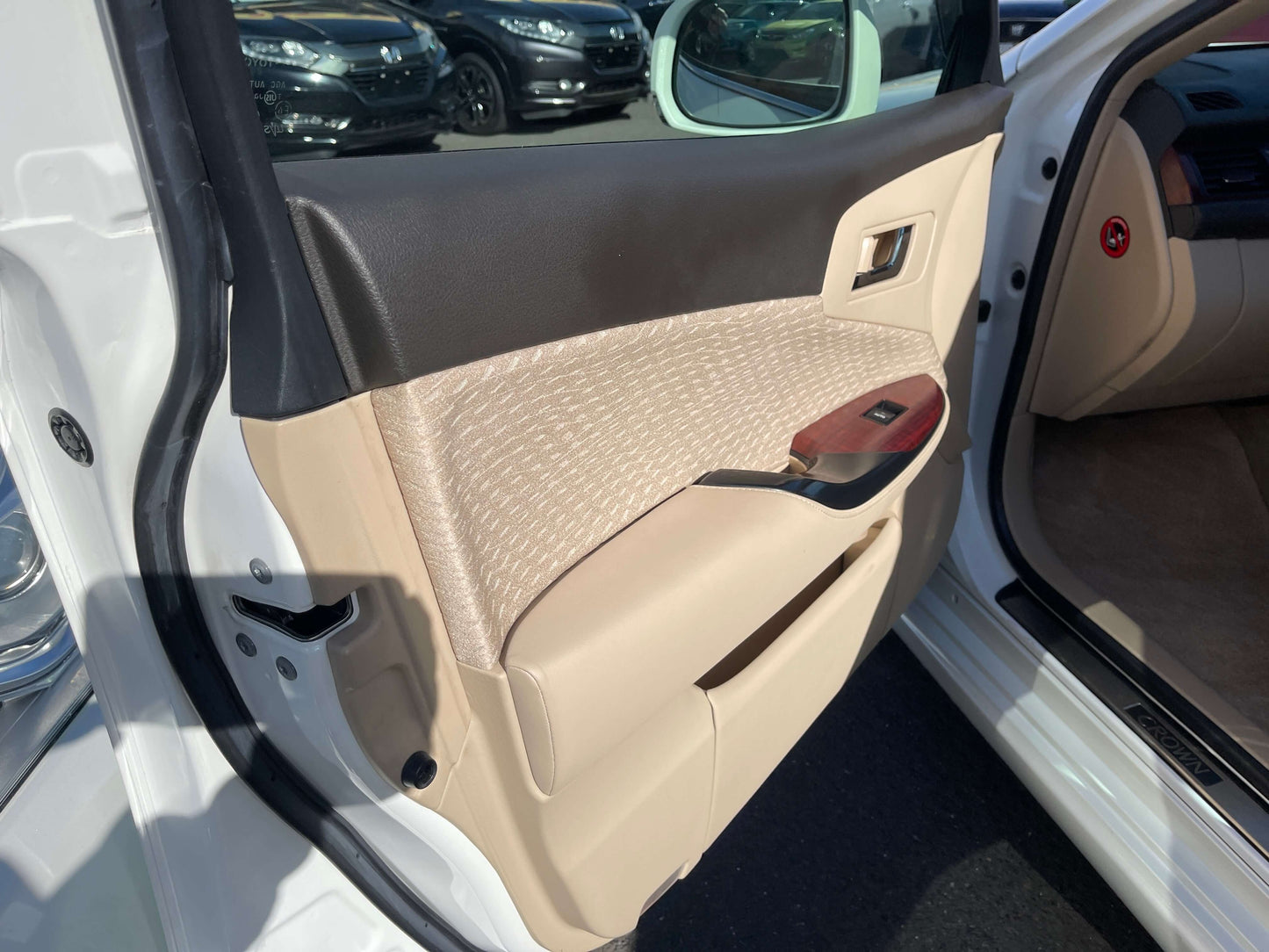 Interior door panel of 2008 Toyota Crown V6 3.0L Royal Saloon Luxury Sedan showcasing premium materials and design.