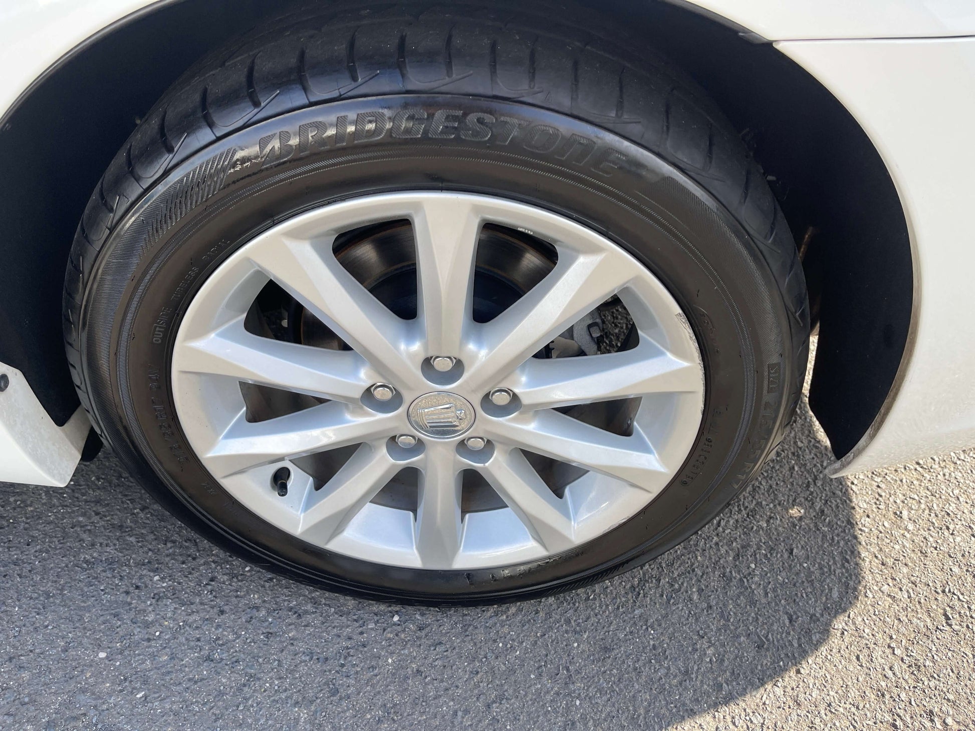 2008 Toyota Crown V6 3.0L Royal Saloon Luxury Sedan wheel with Bridgestone tire, showcasing alloy rim.