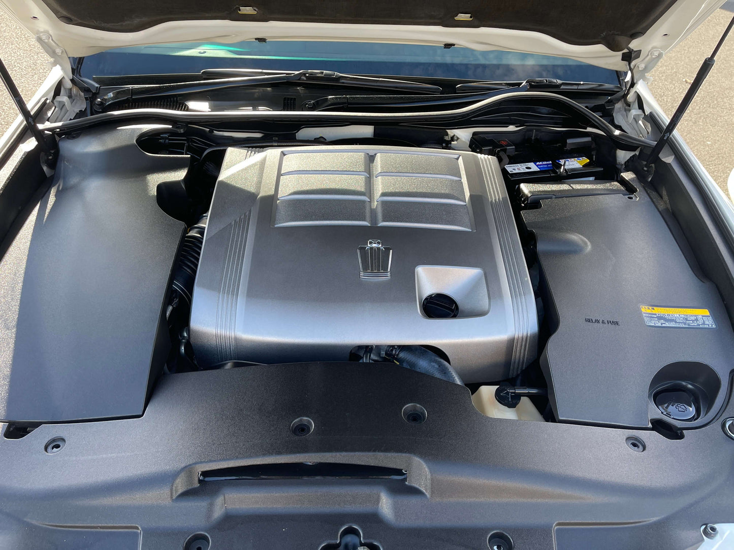 2008 Toyota Crown V6 3.0L engine bay, featuring the powerful V6 engine in a luxury sedan.