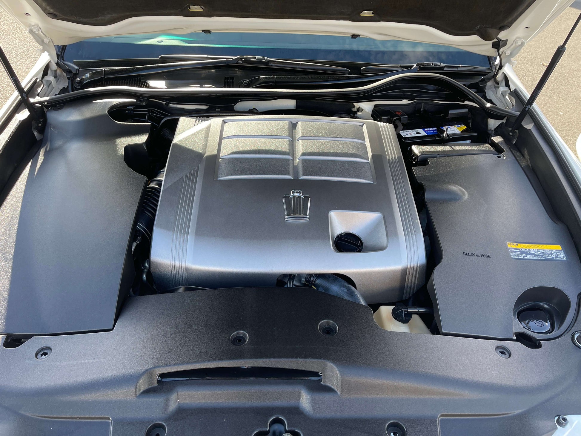 2008 Toyota Crown V6 3.0L engine bay, featuring the powerful V6 engine in a luxury sedan.