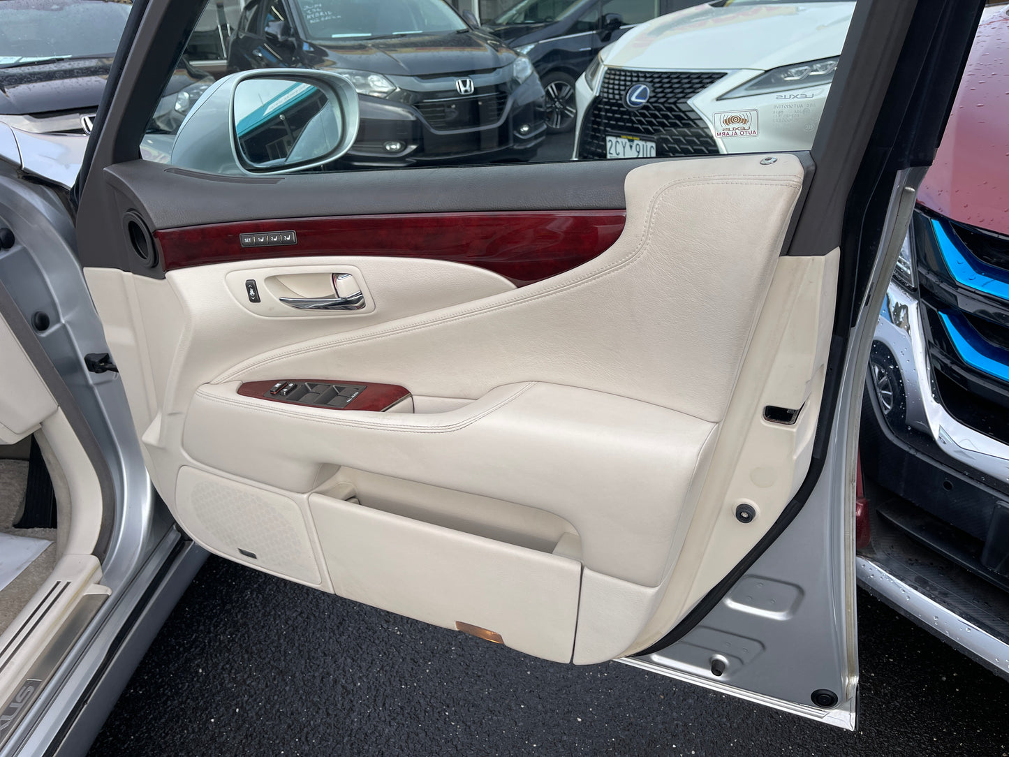 2007 Lexus LS600hL AWD V8 5.0L Sun Roof Luxury Sedan, VIN 6ZZ70UVF465003680 (#3680)