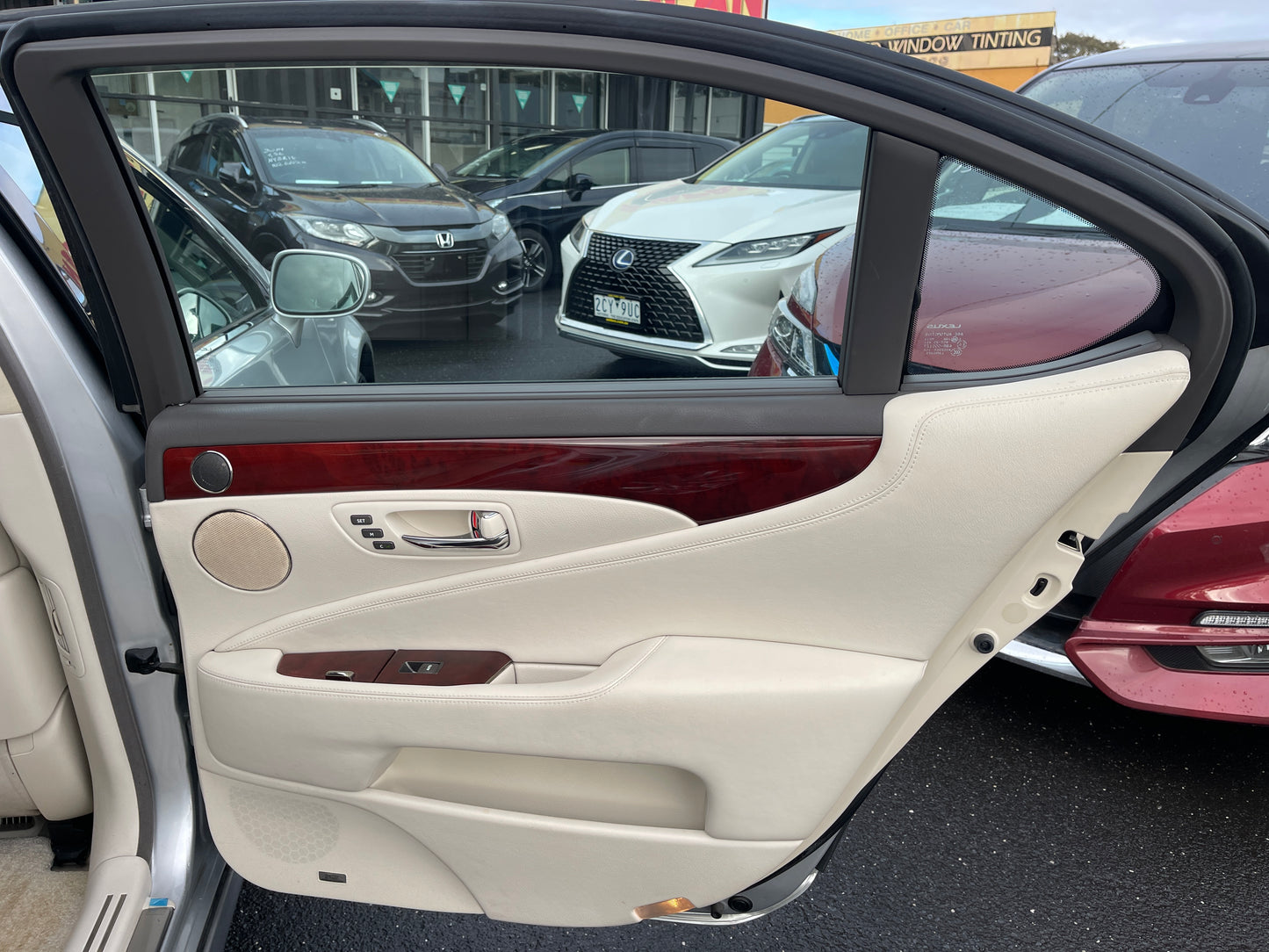 2007 Lexus LS600hL AWD V8 5.0L Sun Roof Luxury Sedan, VIN 6ZZ70UVF465003680 (#3680)