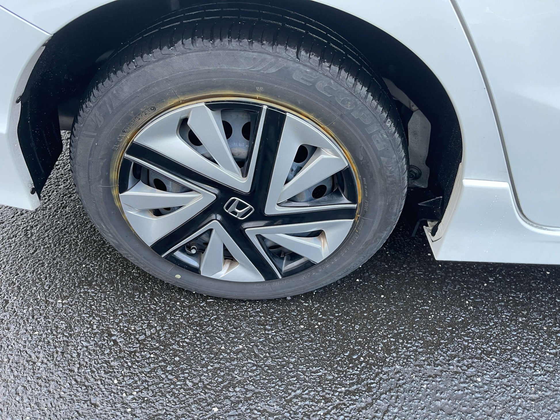 2021 Honda Shuttle Hybrid wheel close-up showcasing stylish alloy rims and tire design.