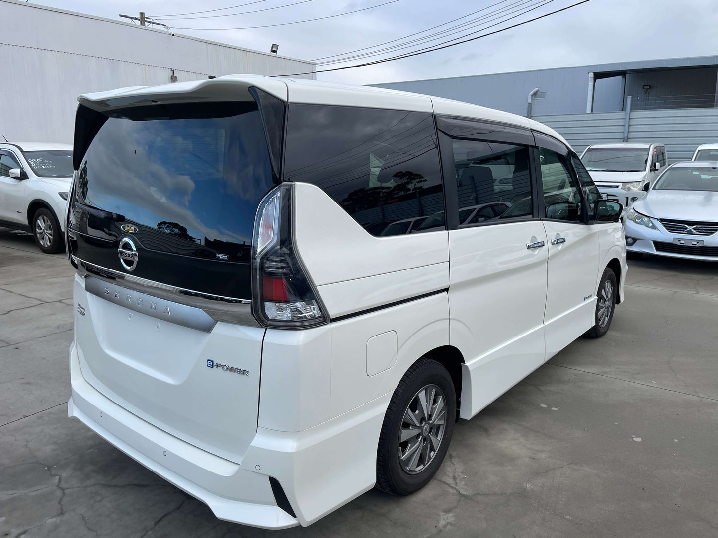 2018 Nissan Serena 1.2 e-Power Highway Star V rear view, showcasing spacious 7-seat design.