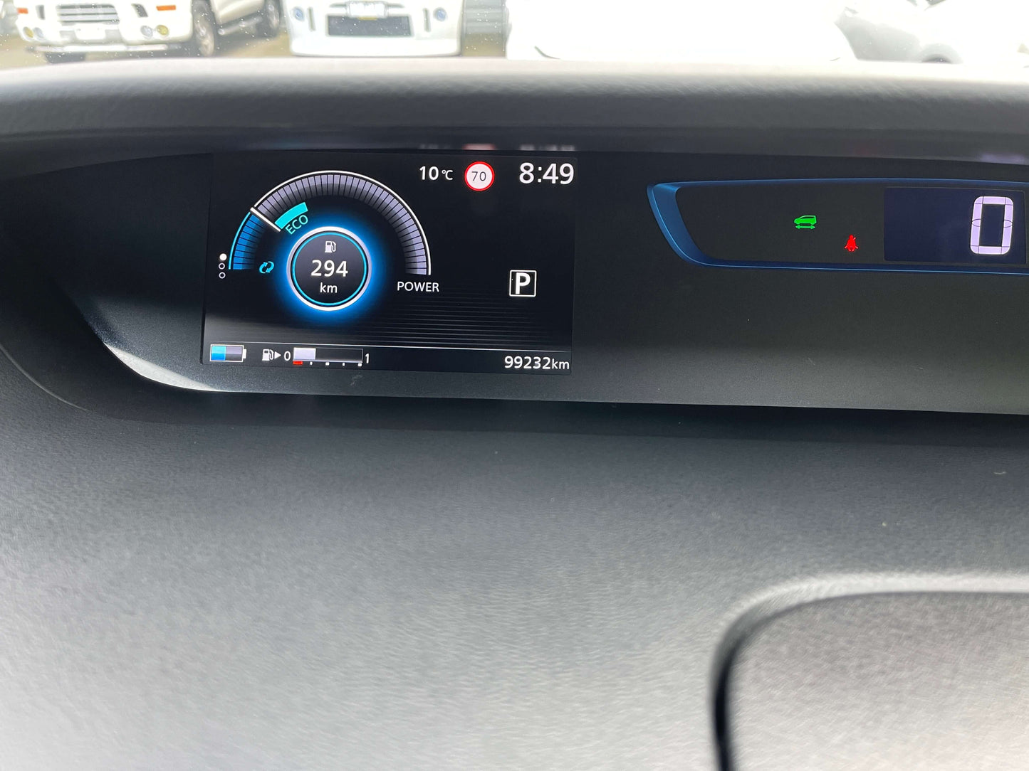 Dashboard display showing mileage and power status of 2018 Nissan Serena 1.2 e-Power, with 99232 km on the odometer.