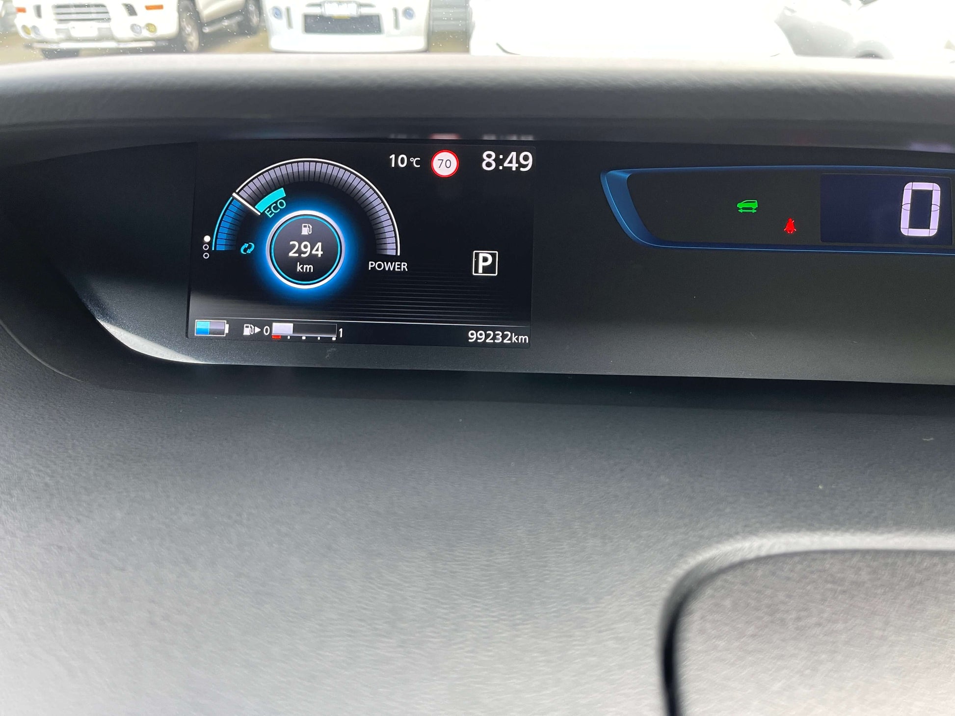 Dashboard display showing mileage and power status of 2018 Nissan Serena 1.2 e-Power, with 99232 km on the odometer.