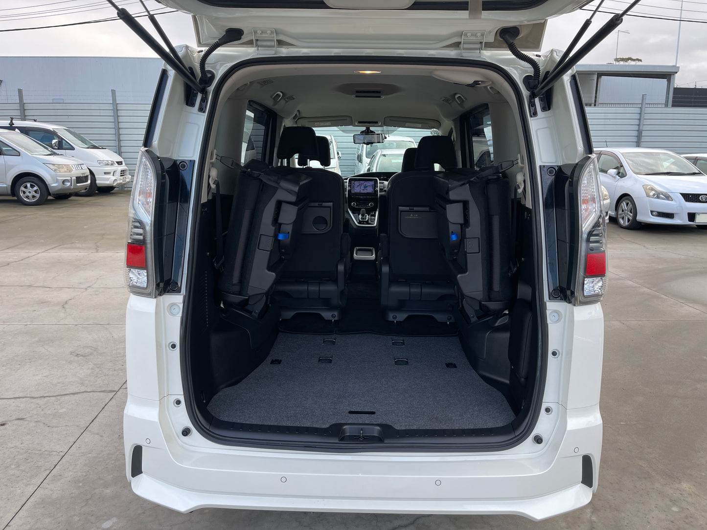 2018 Nissan Serena 1.2 e-Power Highway Star V 7 seats, VIN 6ZZJ00HFC27003813 (#3813)