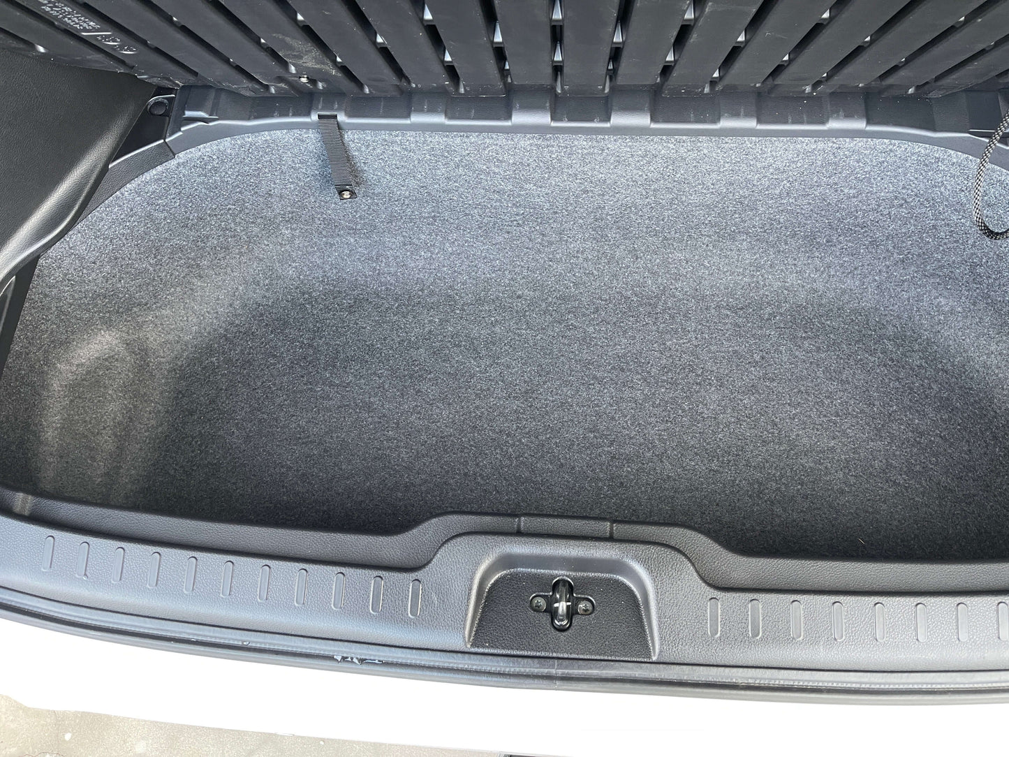 2018 Nissan Serena 1.2 e-Power trunk space interior showing clean and spacious area for storage.