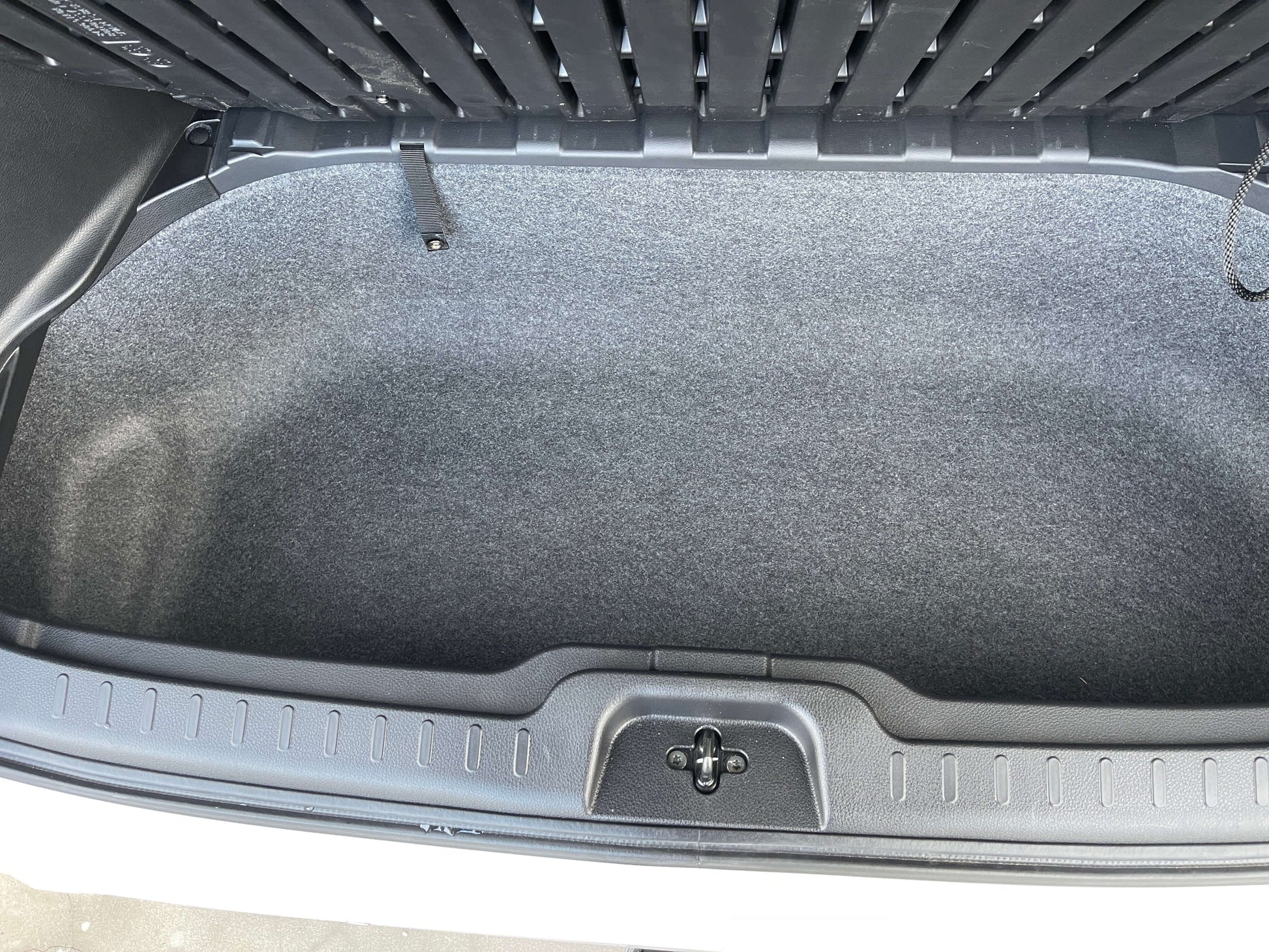 2018 Nissan Serena 1.2 e-Power trunk space interior showing clean and spacious area for storage.