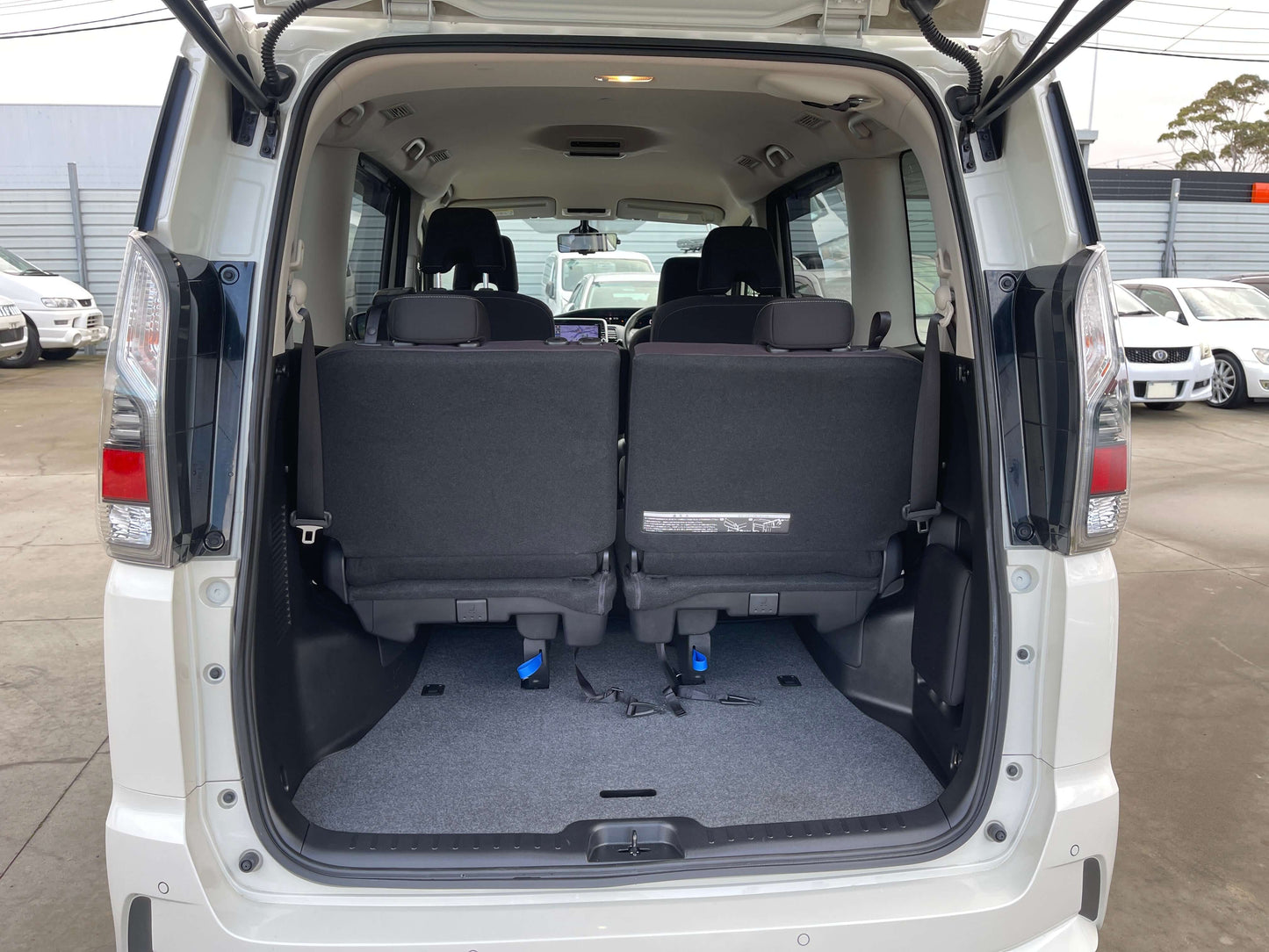Interior view of the 2018 Nissan Serena 1.2 e-Power Highway Star V showing spacious rear seats and cargo area.
