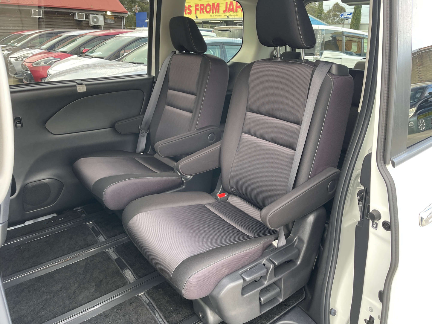 Interior seating of 2018 Nissan Serena 1.2 e-Power Highway Star V showing comfortable seats.