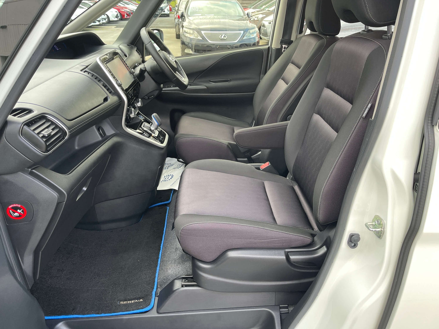 Interior view of the 2018 Nissan Serena 1.2 e-Power Highway Star V showcasing spacious front seats.