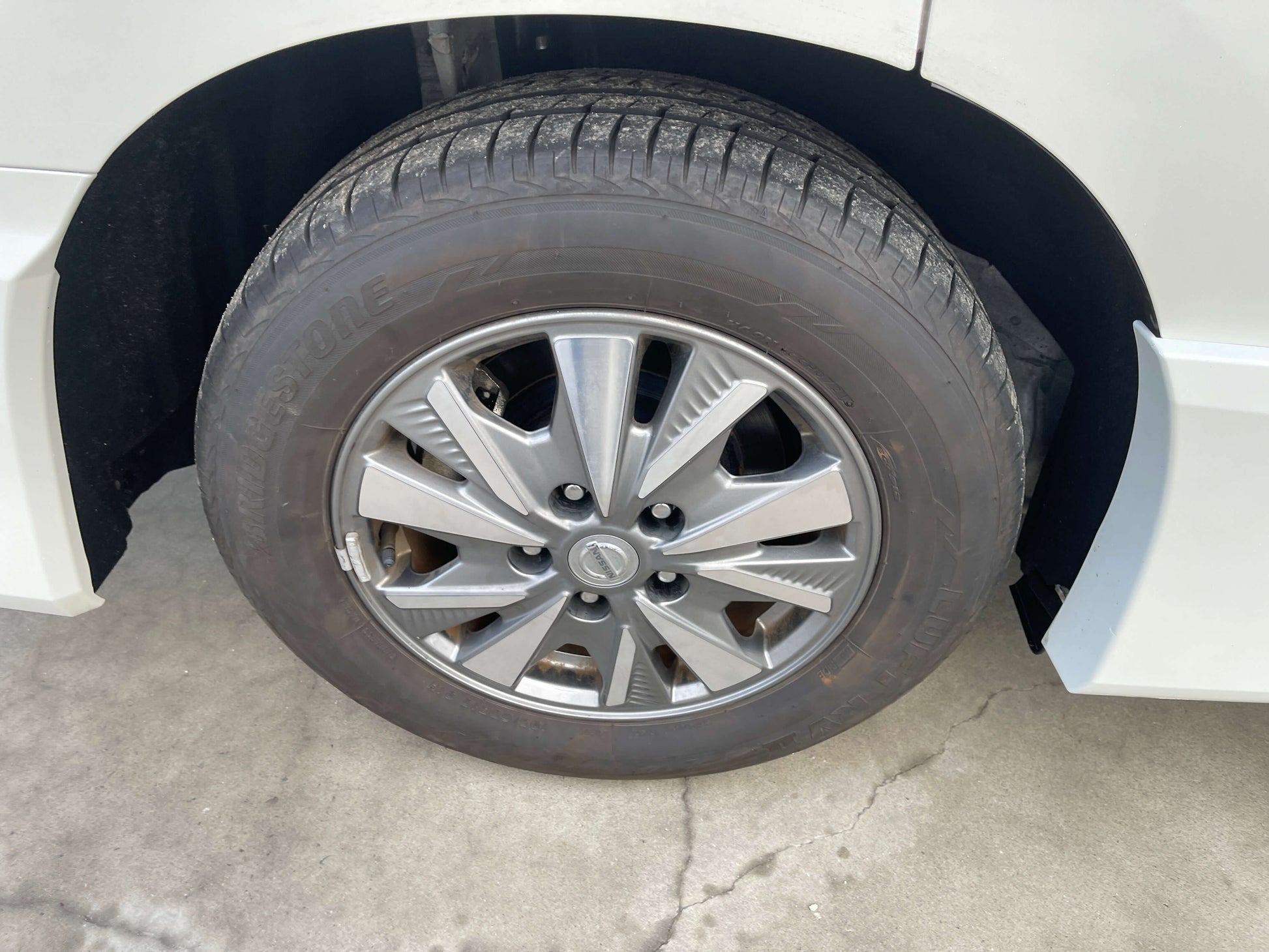 Close-up view of the wheel of a 2018 Nissan Serena 1.2 e-Power Highway Star V with alloy rim and tire.