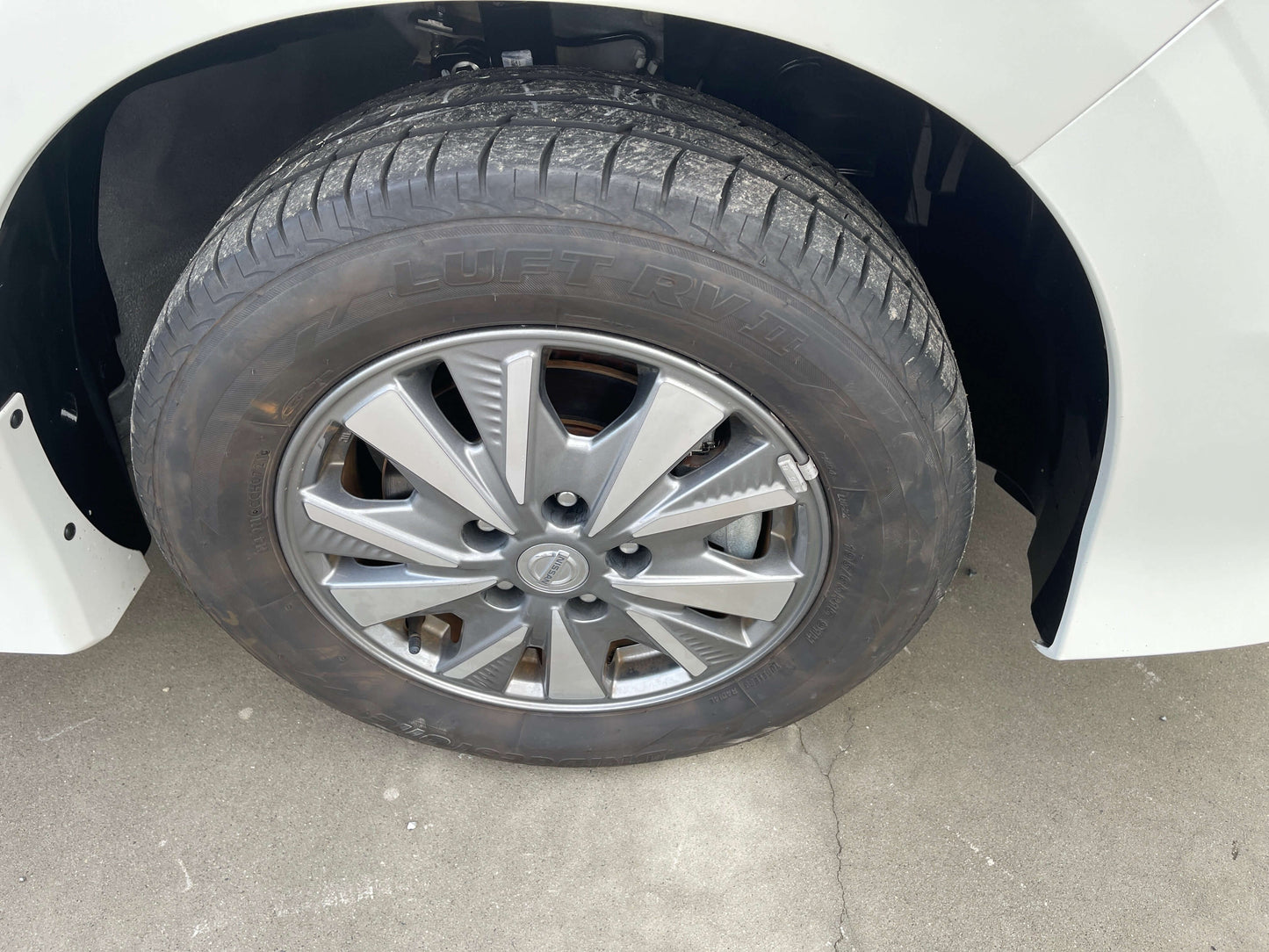 Close-up of the wheel and tire of a 2018 Nissan Serena 1.2 e-Power, showcasing its alloy rim and tread.
