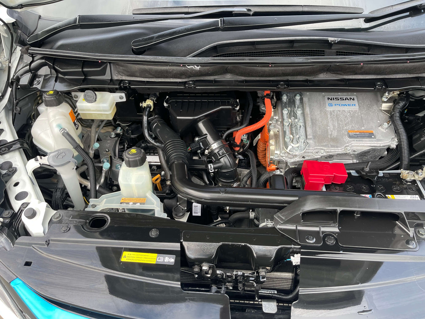 Engine compartment of 2018 Nissan Serena 1.2 e-Power showcasing its advanced features and design.