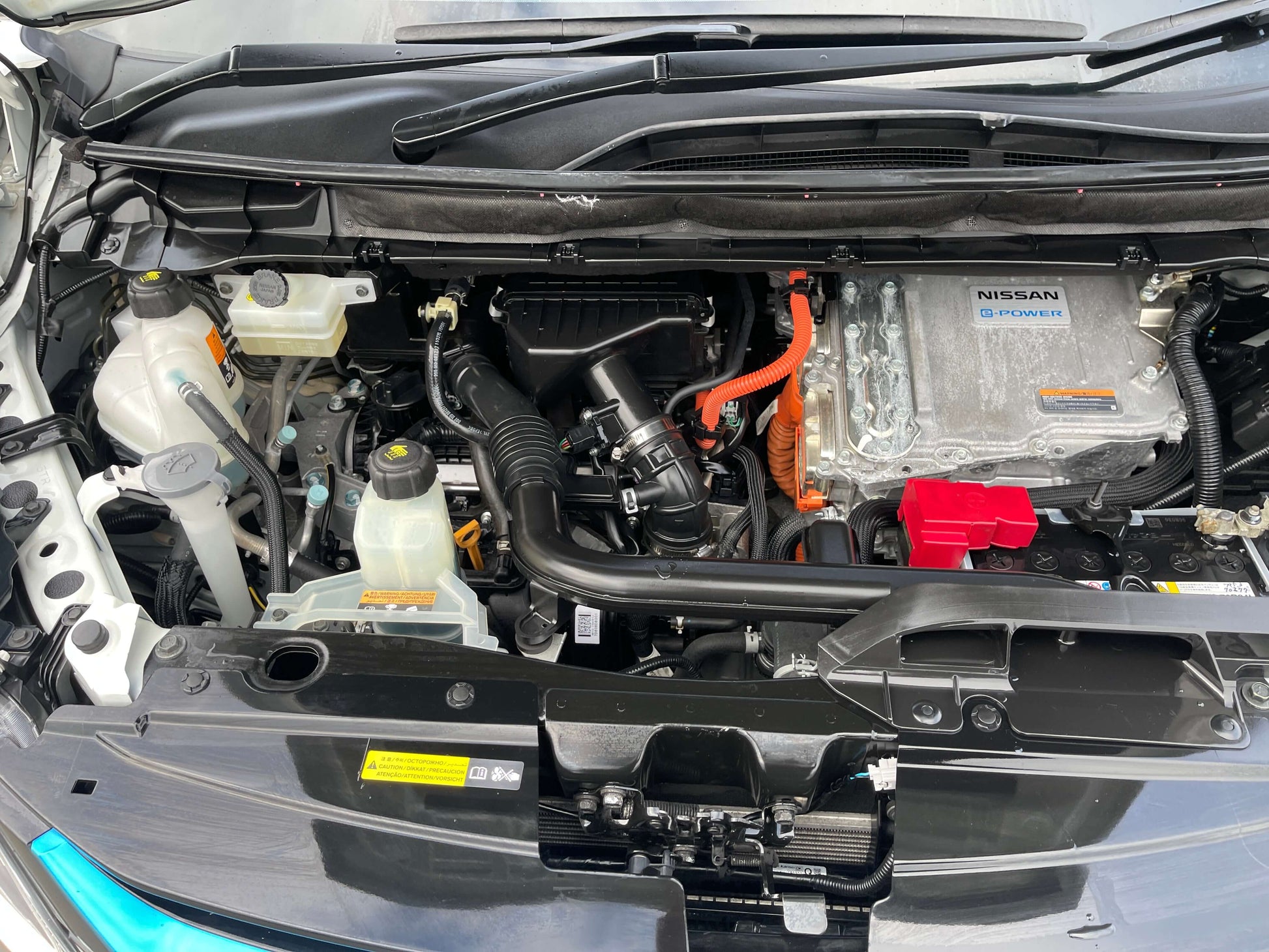 Engine compartment of 2018 Nissan Serena 1.2 e-Power showcasing its advanced features and design.