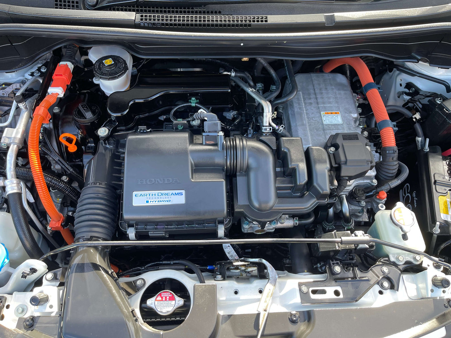 2020 Honda Fit 1.5 eHEV engine components, showcasing the hybrid technology and Earth Dreams system.