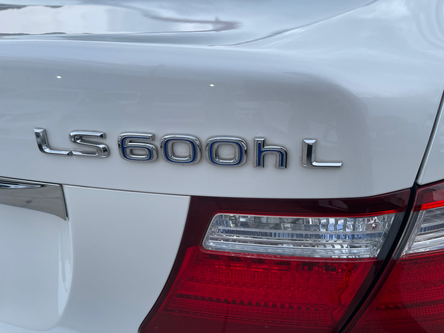 2007 Lexus LS600hL AWD V8 5.0L Sun Roof Luxury Sedan, VIN 6ZZ70UVF465000543 (#0543)