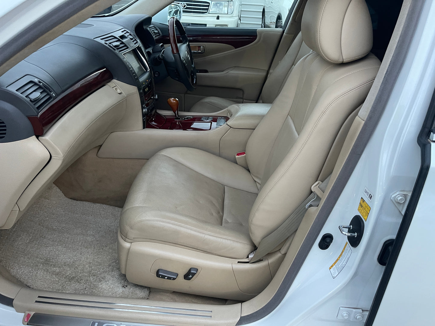 2007 Lexus LS600hL AWD V8 5.0L Sun Roof Luxury Sedan, VIN 6ZZ70UVF465000543 (#0543)