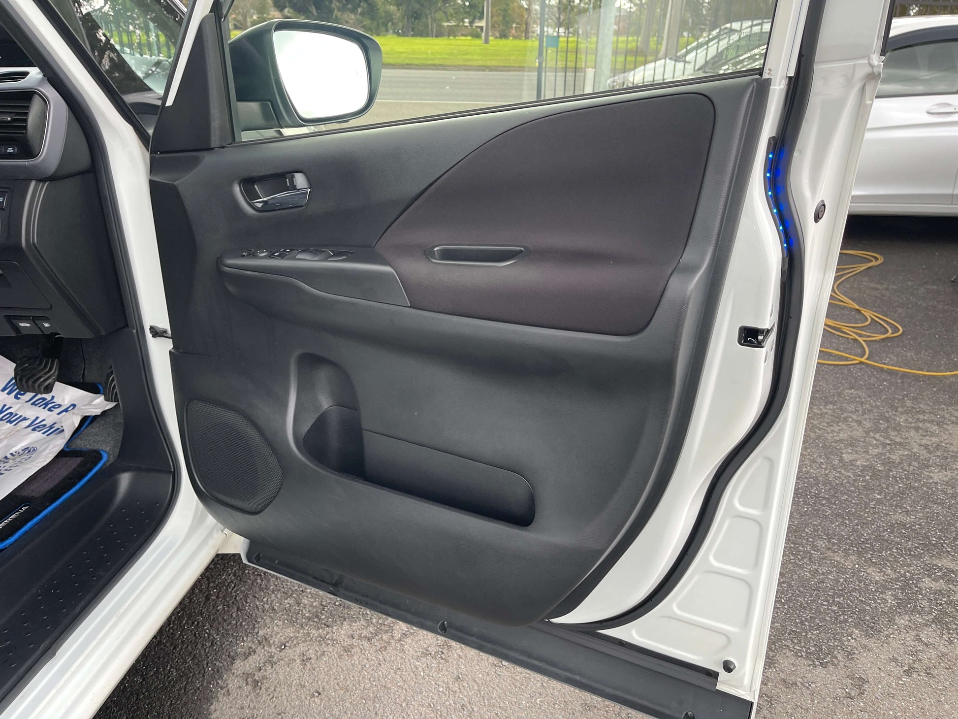 2020 Nissan Serena 1.2 e-Power driver side door interior image showcasing design and features.