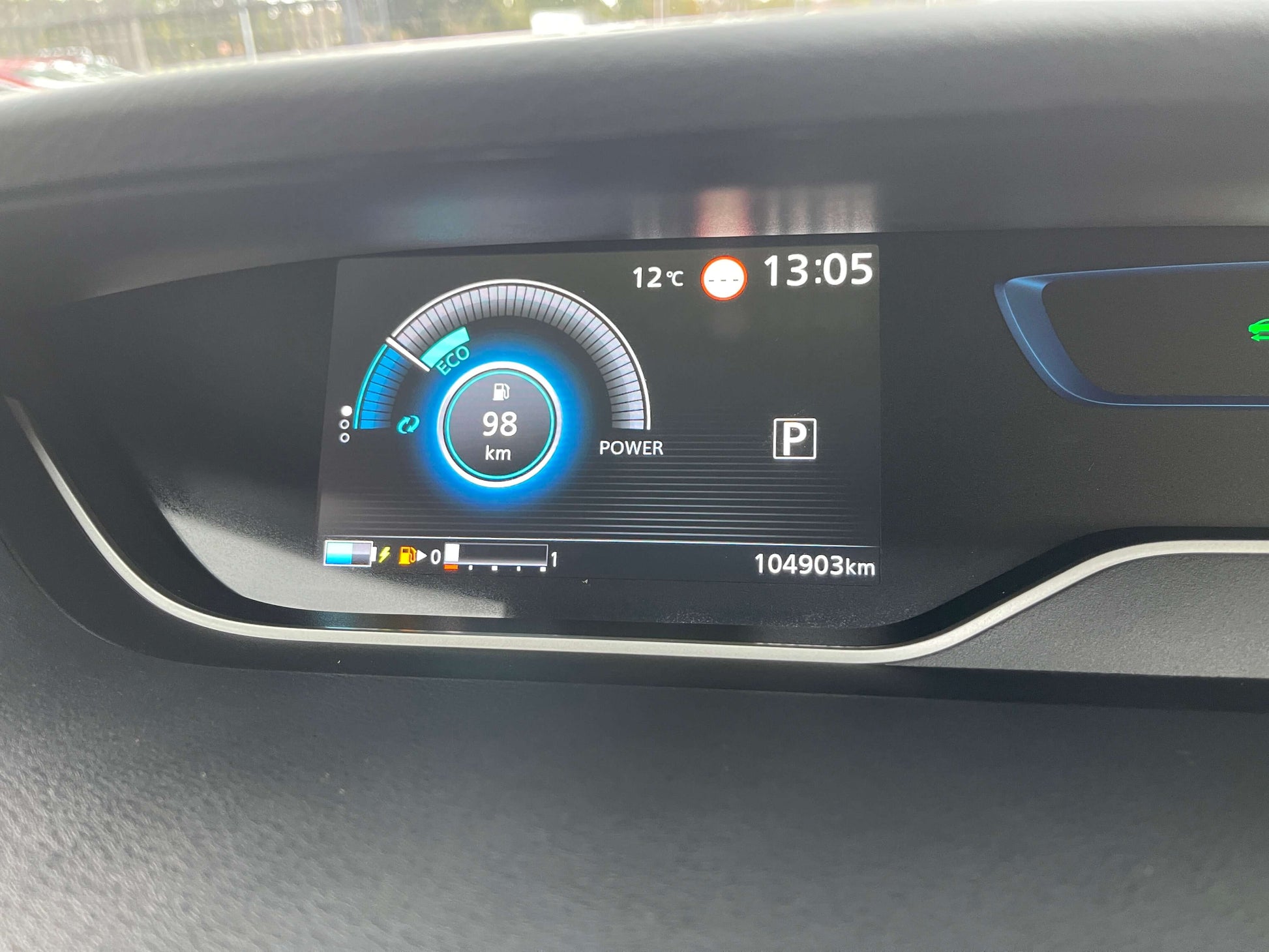 2020 Nissan Serena 1.2 e-Power dashboard display showing mileage at 104903 km and power meter.
