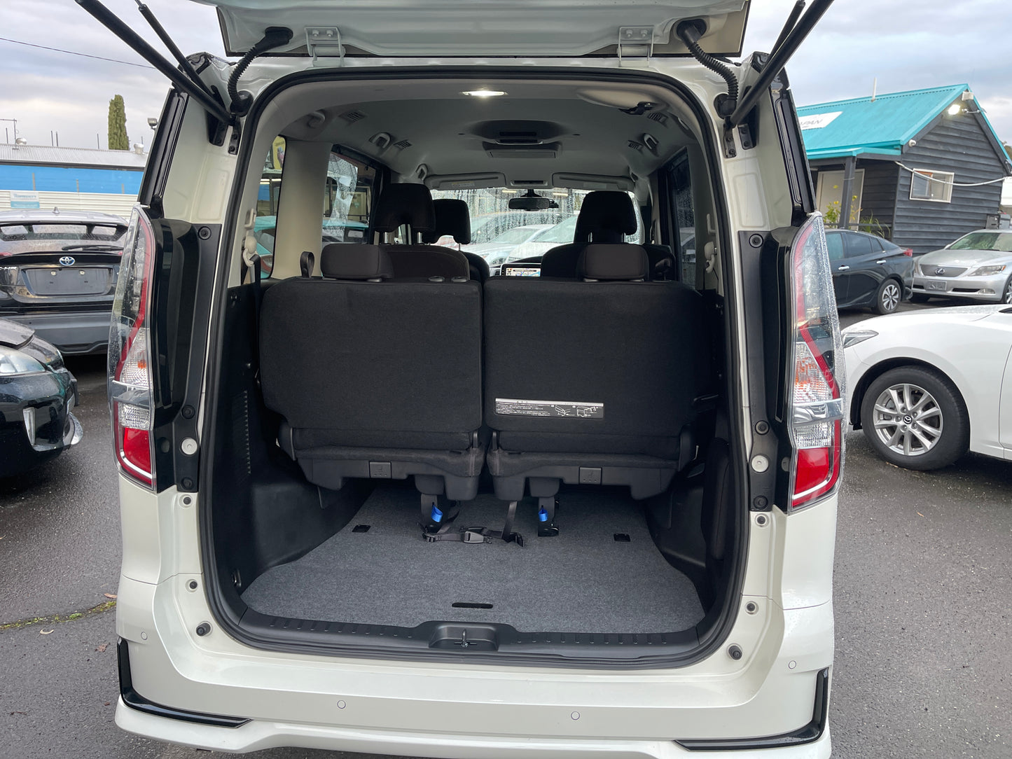 2020 Nissan Serena 1.2 e-Power Highway Star V 7 seats, VIN 6ZZL00HFC27064563 (#4563)