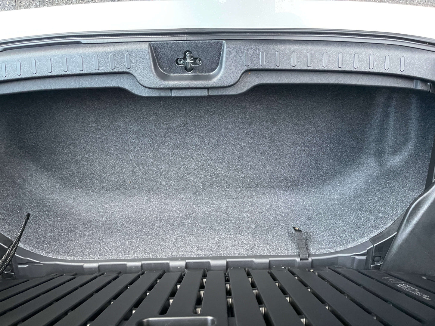 2020 Nissan Serena 1.2 e-Power Hybrid Highway Star V trunk space with carpeted interior and storage options.