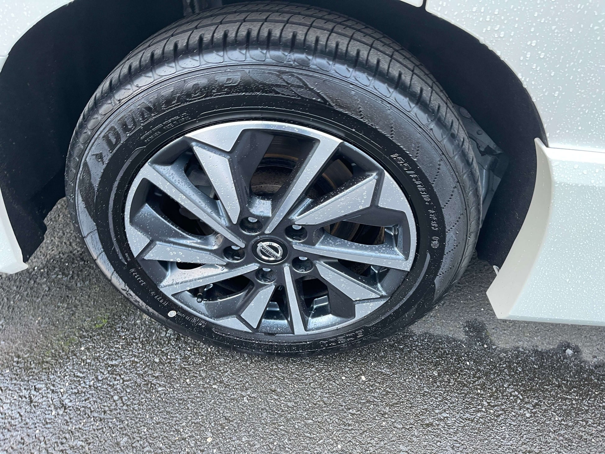 Close-up of 2020 Nissan Serena 1.2 e-Power wheel with stylish alloy rim and Dunlop tire.
