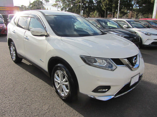 2015 Nissan X-Trail 2.0L 4WD Hybrid in white, showcasing the exterior design and alloy wheels.