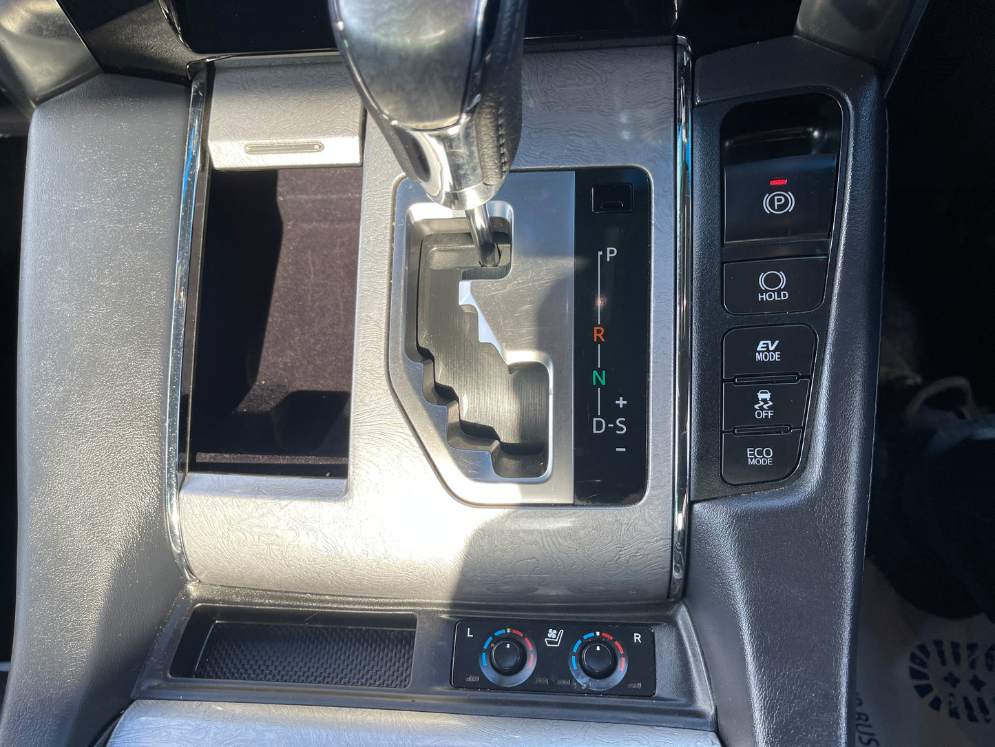 2019 Toyota Alphard 2.5L e-Four Hybrid Executive Lounge S Edition 7 seats, VIN 6ZZK0AYH300099850 (#9850)