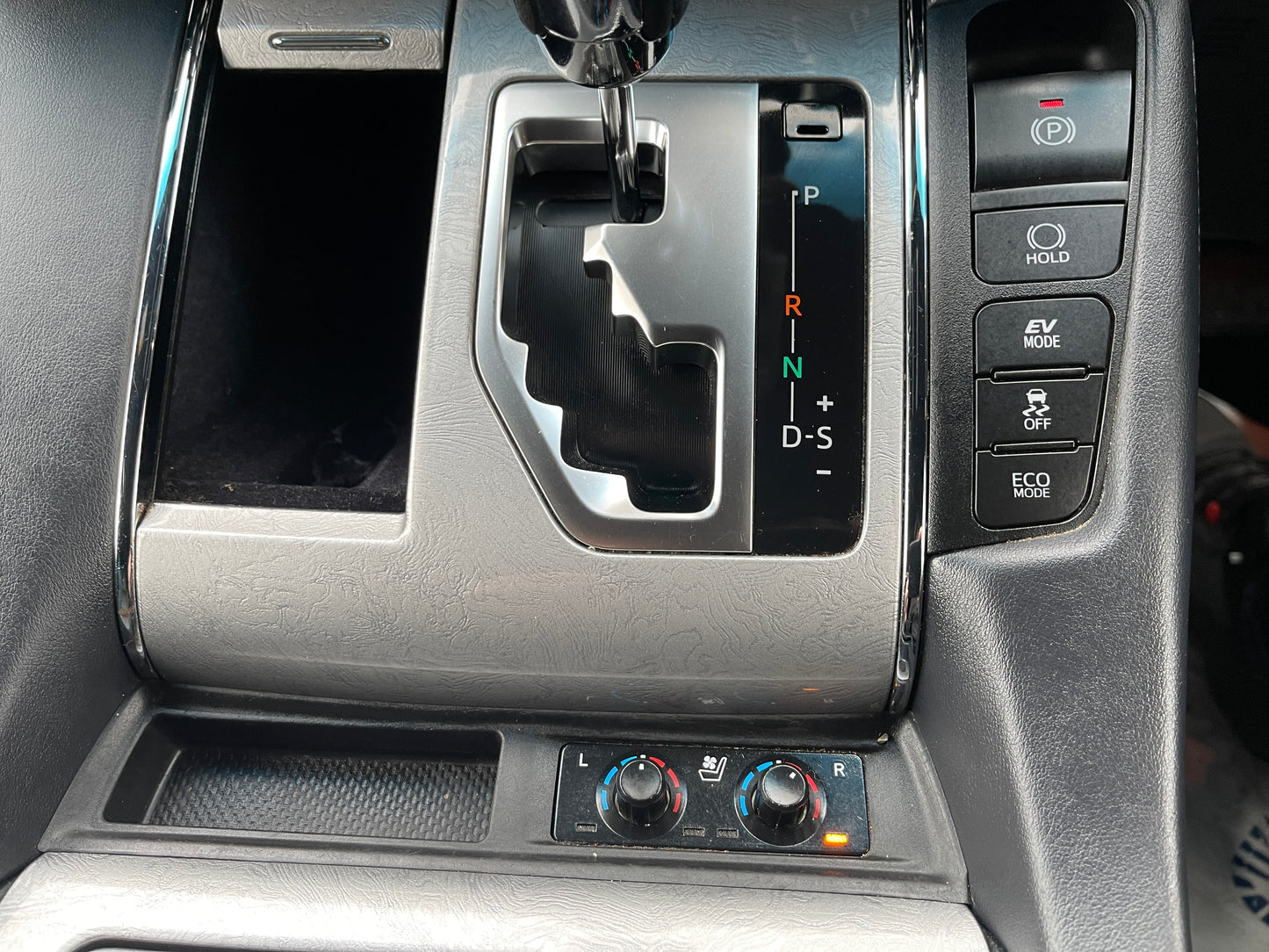 2019 Toyota Alphard 2.5L e-Four Hybrid Executive Lounge S Edition 7 seats, VIN 6ZZK0AYH300098098 (#8098)