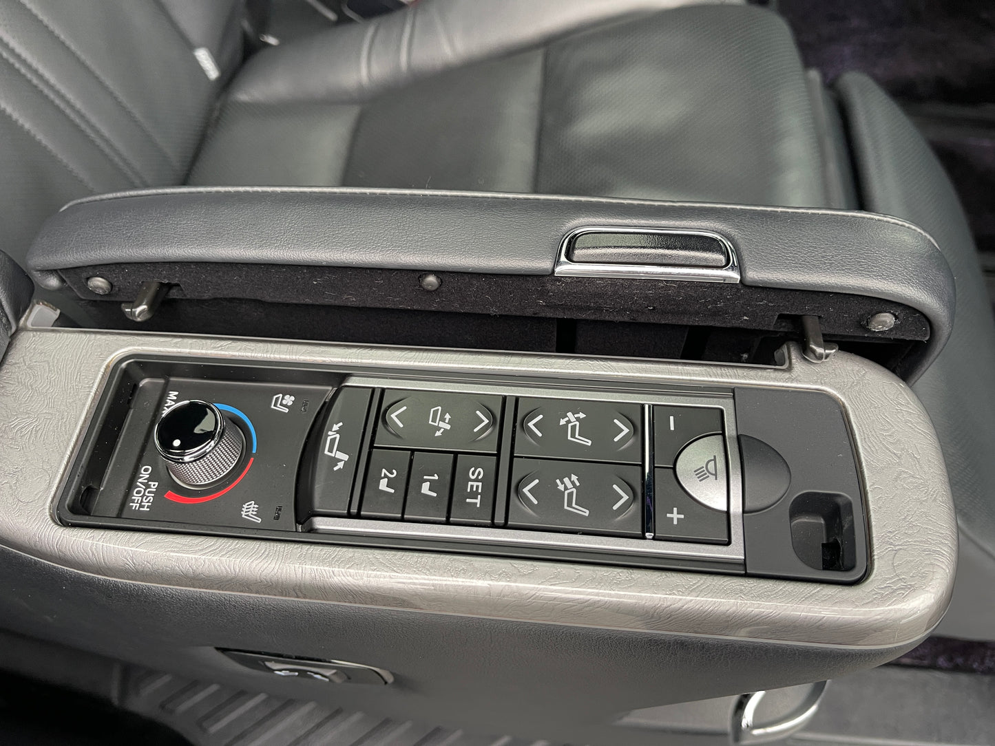 2019 Toyota Alphard 2.5L e-Four Hybrid Executive Lounge S Edition 7 seats, VIN 6ZZK0AYH300098098 (#8098)