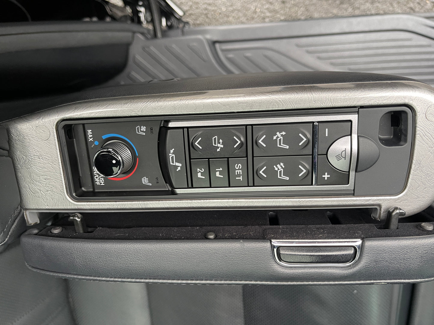 2019 Toyota Alphard 2.5L e-Four Hybrid Executive Lounge S Edition 7 seats, VIN 6ZZK0AYH300098098 (#8098)
