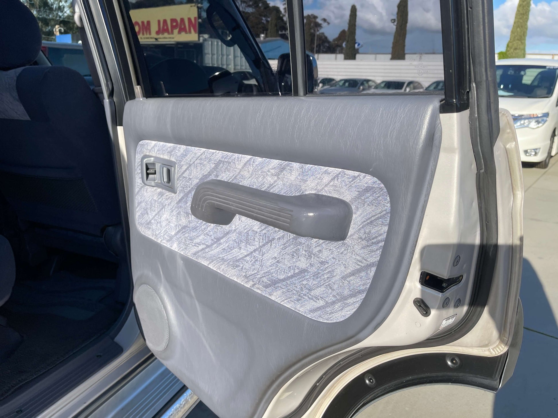 Interior door panel of a 1996 Toyota Land Cruiser Prado V6 3.4L, showcasing the design and materials.