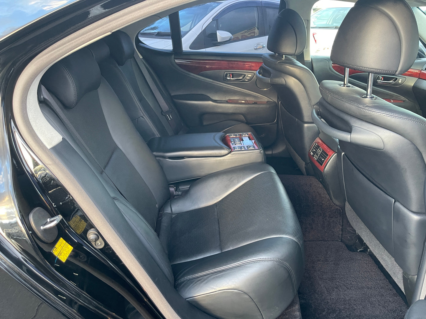 2010 Lexus LS460 AWD V8 4.6L Premium Luxury Sedan, VIN 6ZZD0USF455017750 (#7750)