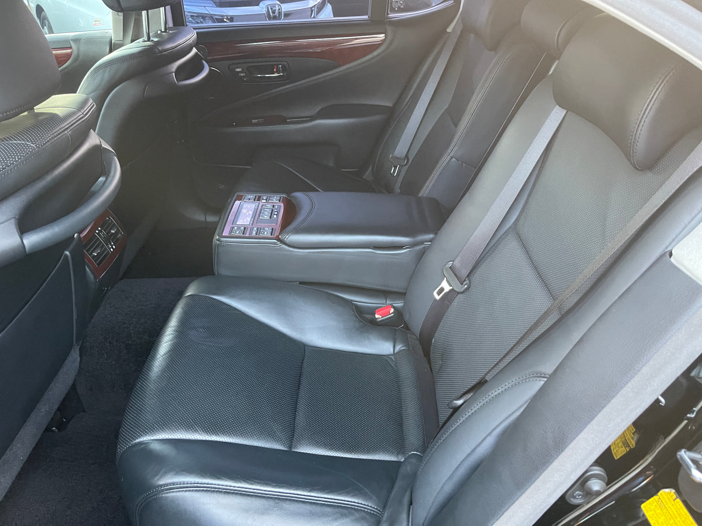2010 Lexus LS460 AWD V8 4.6L Premium Luxury Sedan, VIN 6ZZD0USF455017750 (#7750)