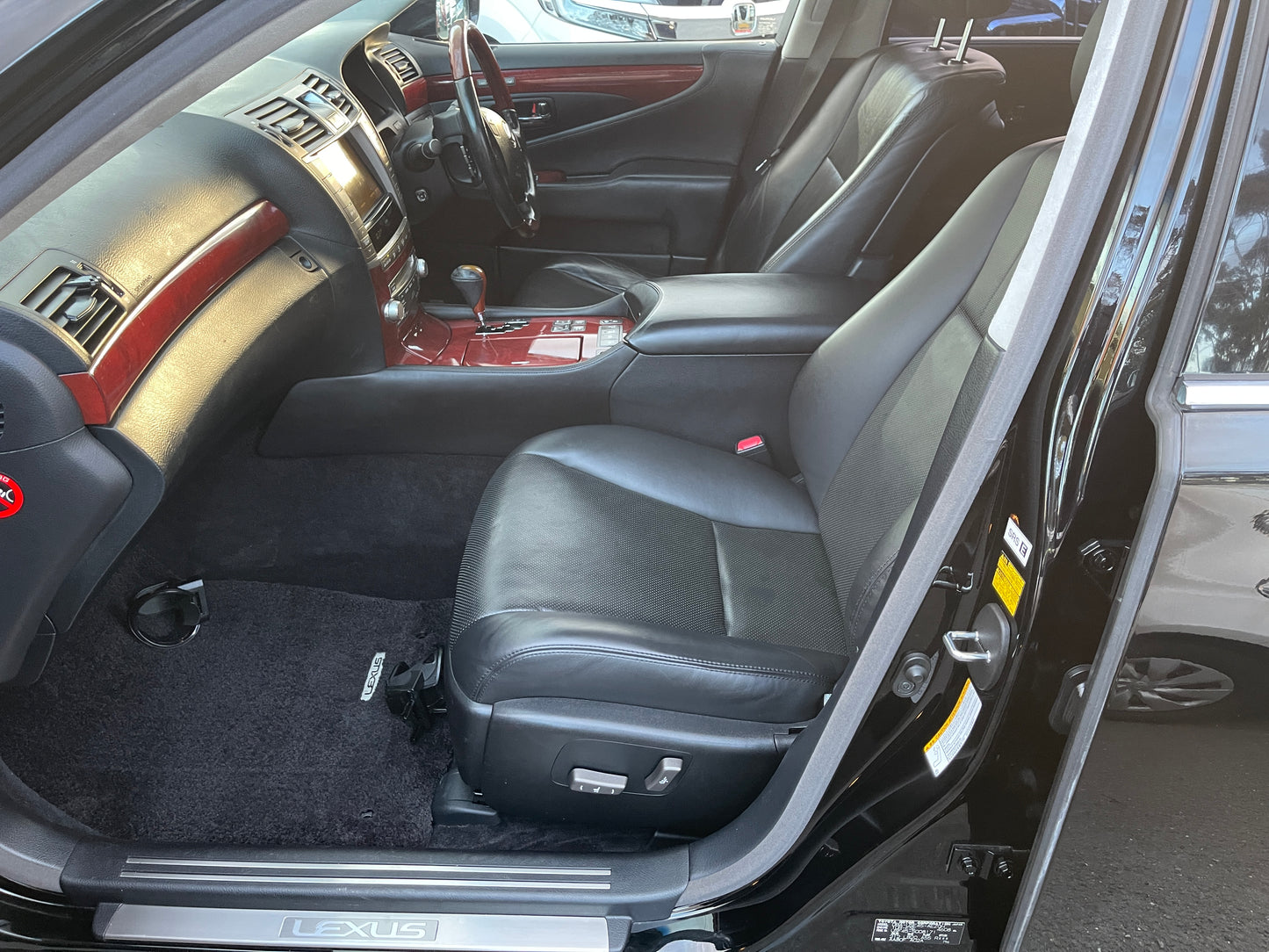 2010 Lexus LS460 AWD V8 4.6L Premium Luxury Sedan, VIN 6ZZD0USF455017750 (#7750)