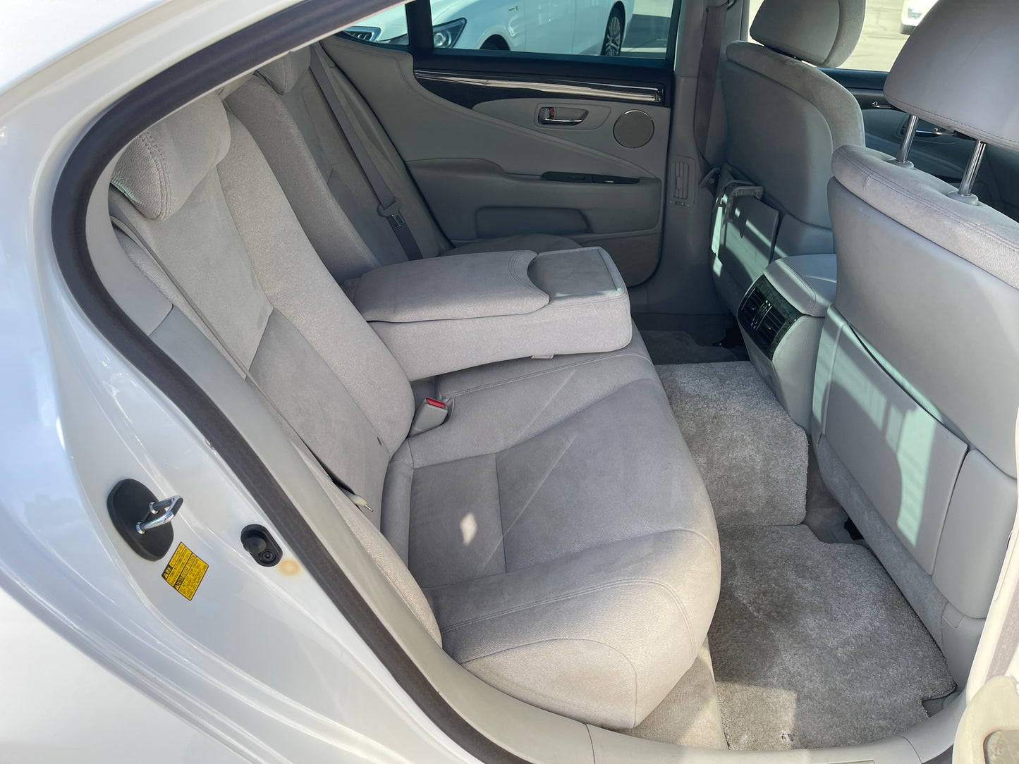 2008 Lexus LS460 AWD V8 4.6L Version C Premium Luxury Sedan, VIN 6ZZ80USF455000737 (#0737)